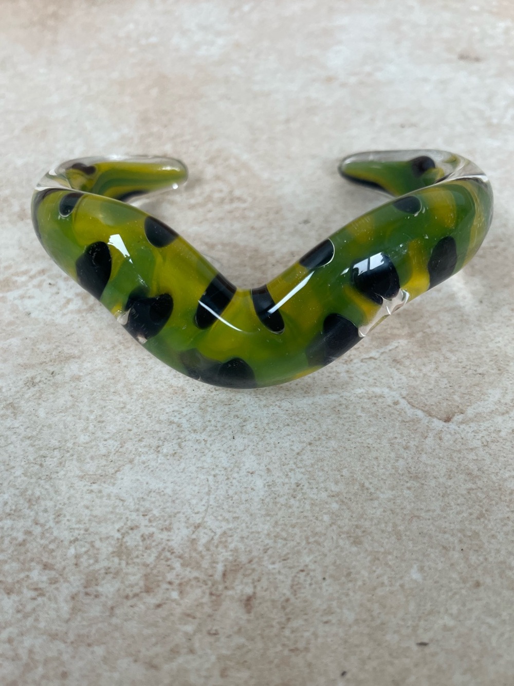 Vintage Retro green black snake design glass v shaped open bangle bracelet